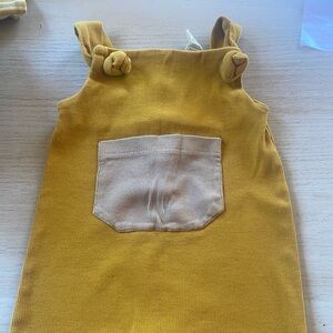 Kate Quinn mustard and beige ribbed one piece overalls 6-12 months